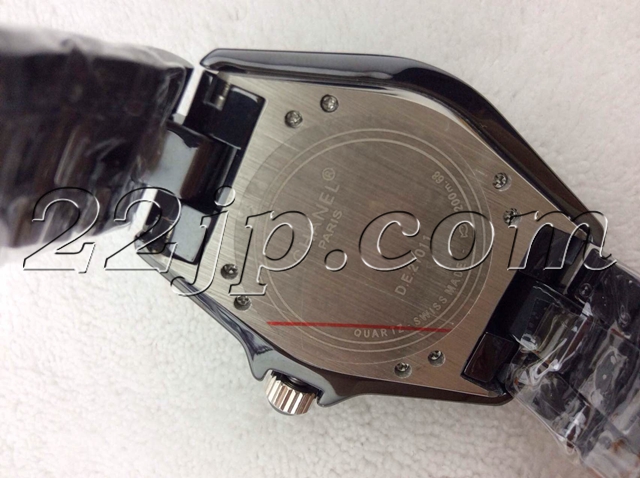 シャネル時計背面デザイン